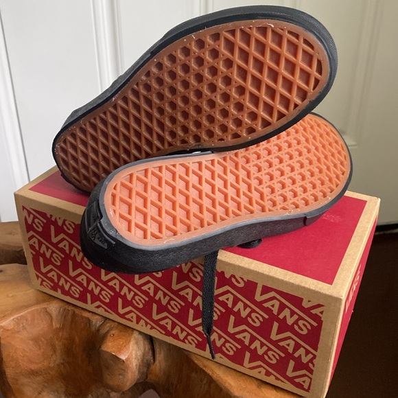 Vans Doheny Black/Black Canvas Classic Shoe - Picture 4 of 6